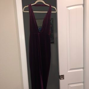 Maxi velvet halter-neck dress in plum color